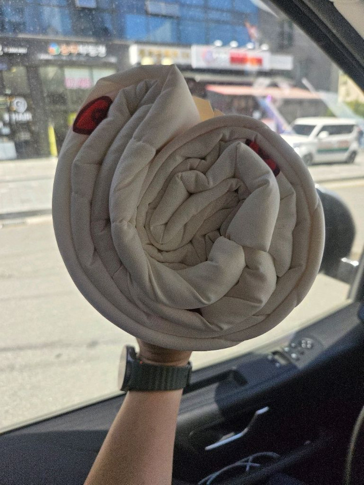산리오 헬로키티 냉감 이불,여행 이불 이미지