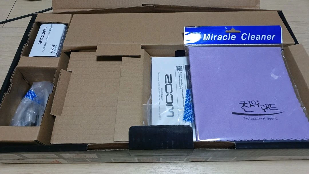 Zoom R24멀티 트랙 레코더 이미지
