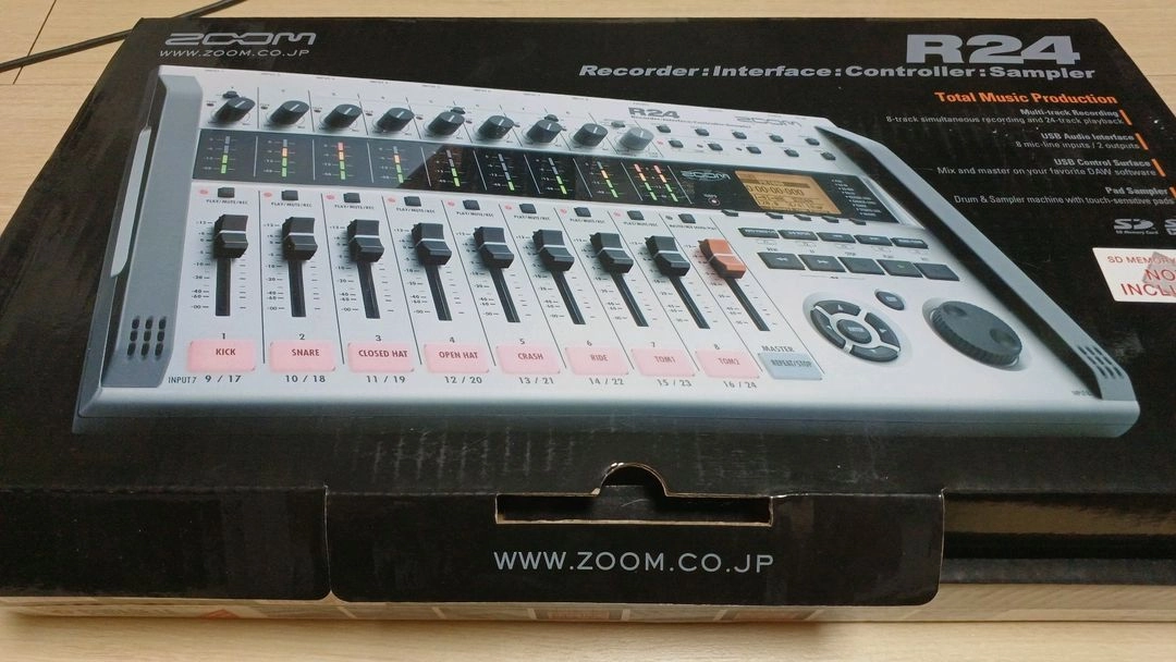 Zoom R24멀티 트랙 레코더 이미지