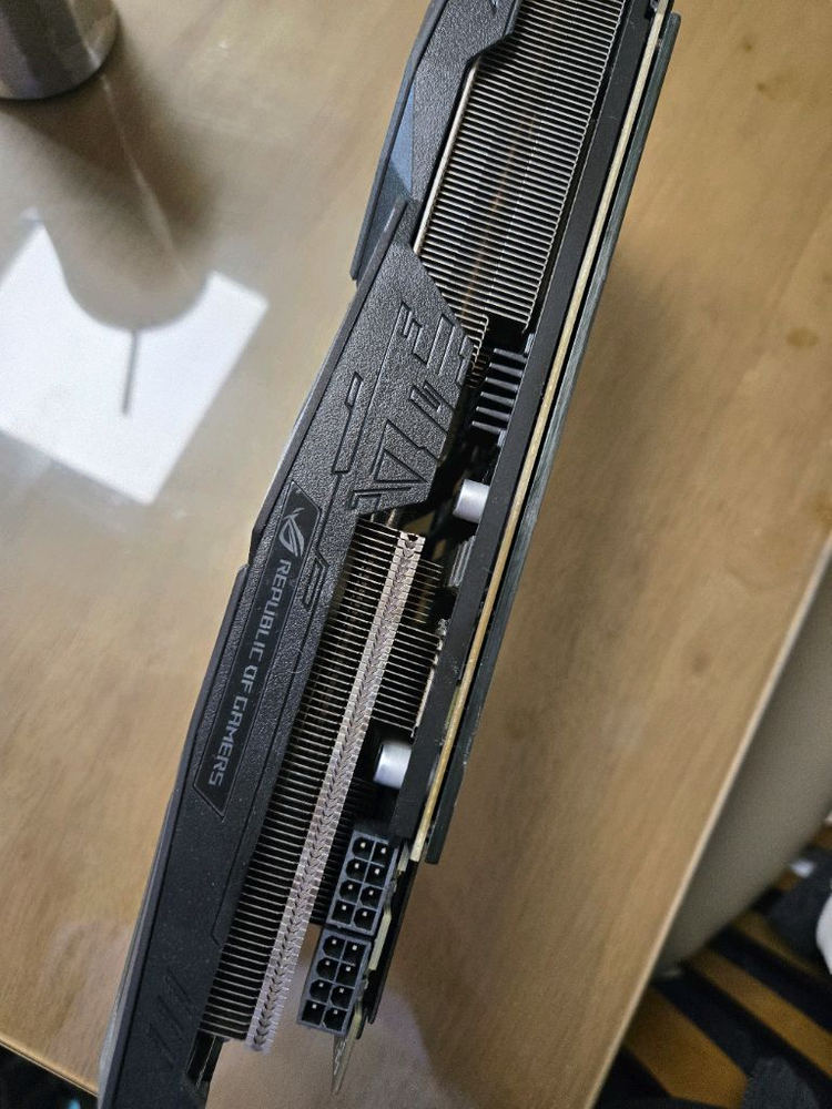 ASUS ROG STRIX RX Vega64 게이밍 그래픽카드 이미지