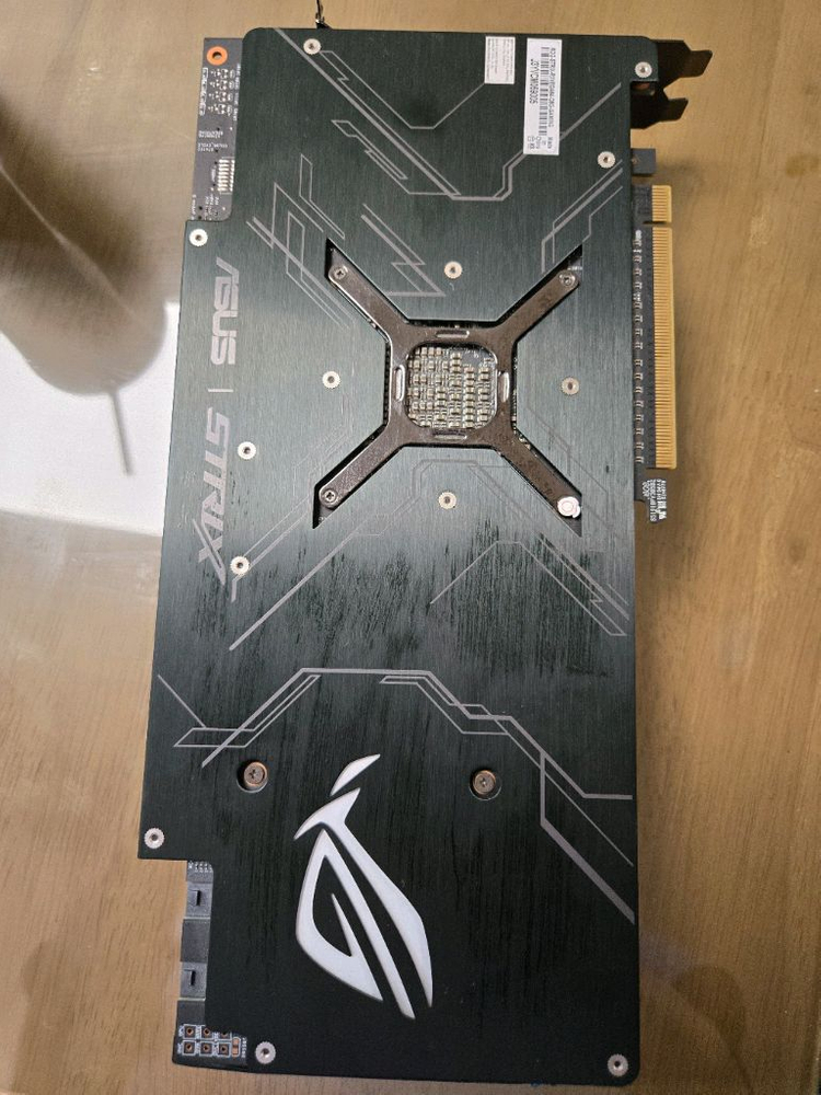 ASUS ROG STRIX RX Vega64 게이밍 그래픽카드 이미지