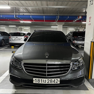 [팝니다] 19년 E300 익스클루시브 / 105.000km / 2500만원 / 서울 / 회색 / 브라운시트 이미지