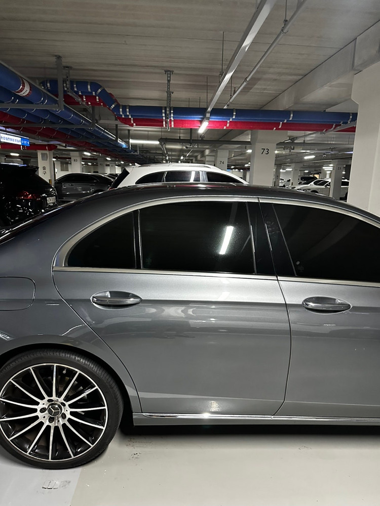 [팝니다] 19년 E300 익스클루시브 / 105.000km / 2500만원 / 서울 / 회색 / 브라운시트 이미지