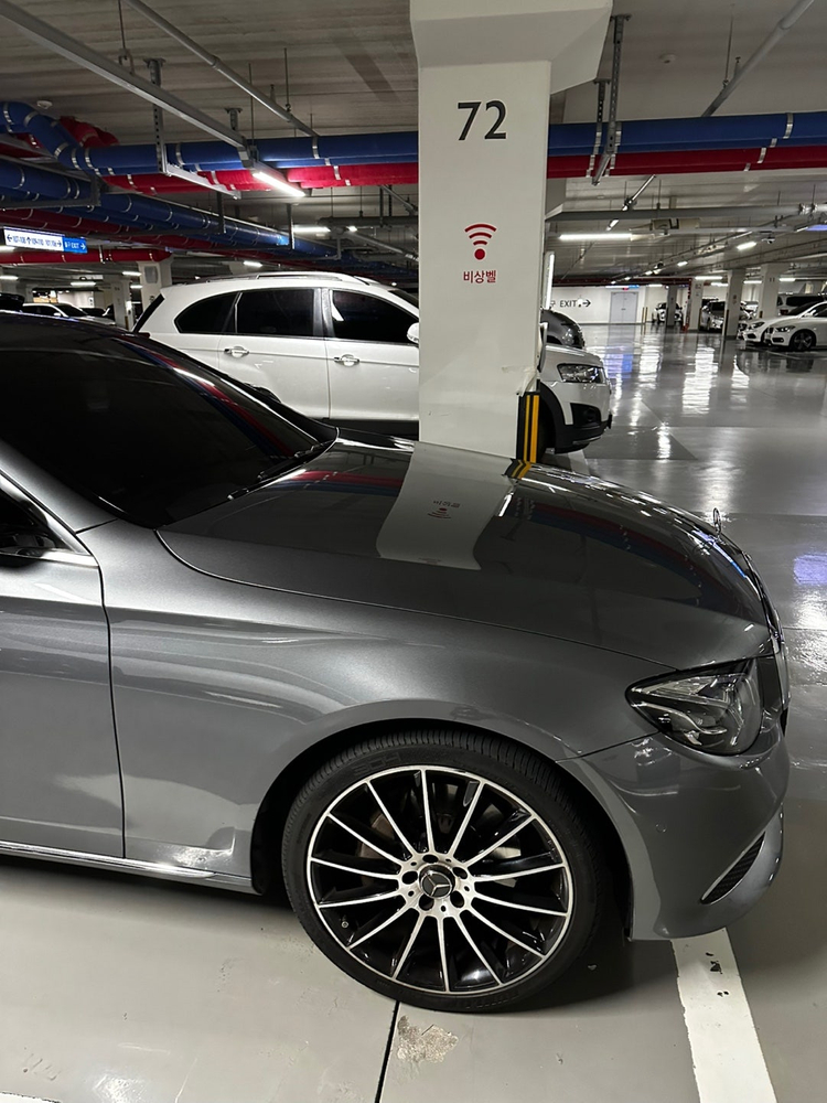 [팝니다] 19년 E300 익스클루시브 / 105.000km / 2500만원 / 서울 / 회색 / 브라운시트 이미지