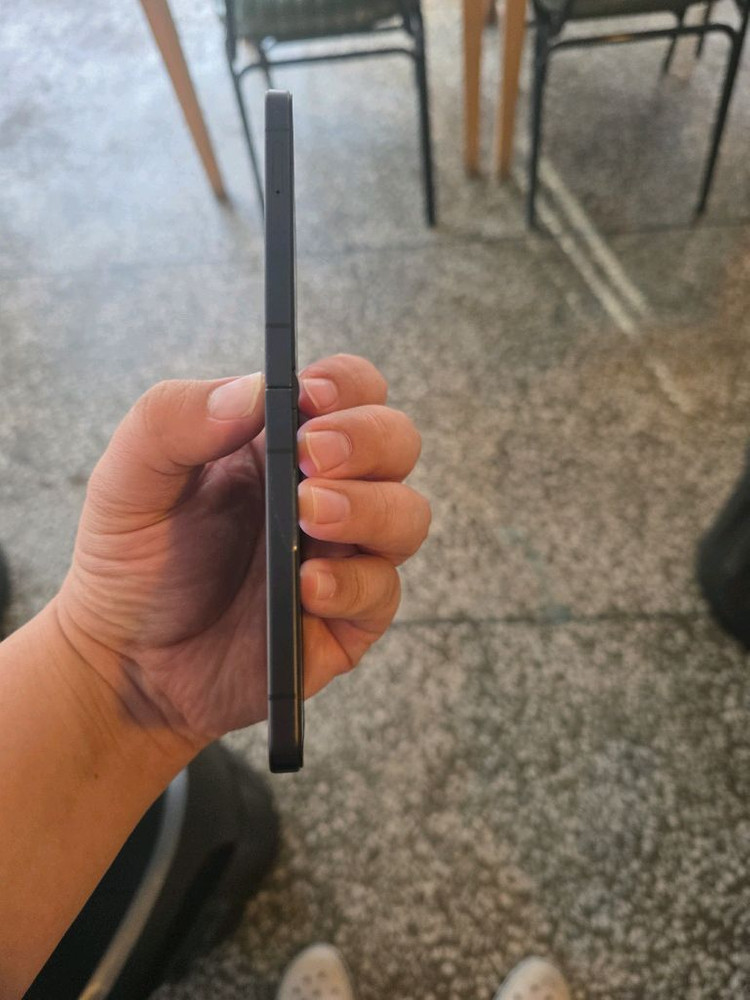 갤럭시 Z플립7 블랙 256기가 SS급 팝니다 이미지