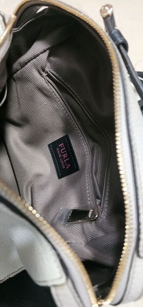 훌라 FURLA 탑핸들 크로스백과 버킷백 등 이미지