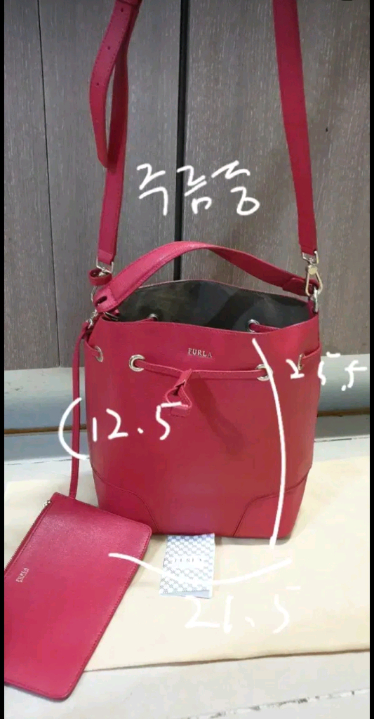 훌라 FURLA 탑핸들 크로스백과 버킷백 등 이미지