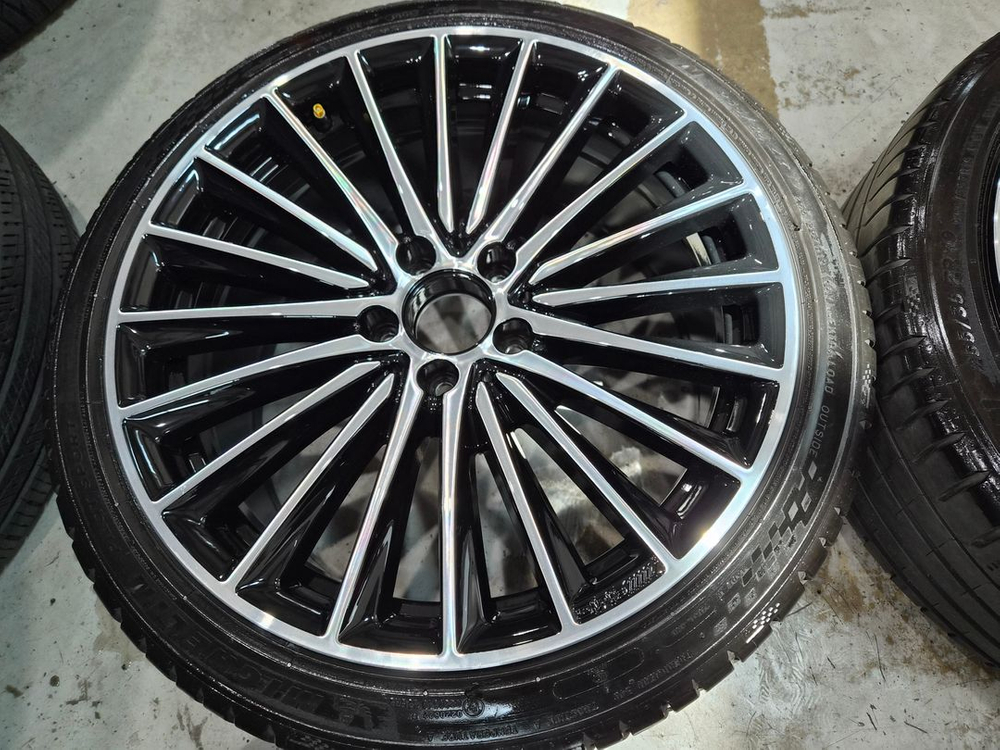 W206 벤츠C클래스 마차 19인치 순정 휠타이어 판매합니다 이미지