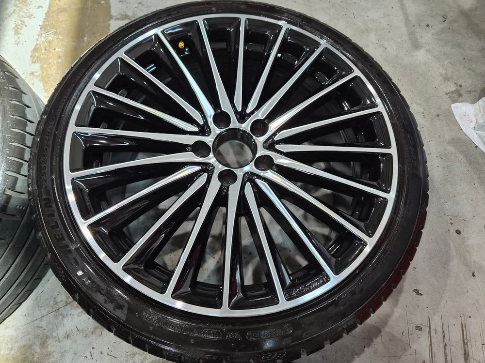 W206 벤츠C클래스 마차 19인치 순정 휠타이어 판매합니다 이미지