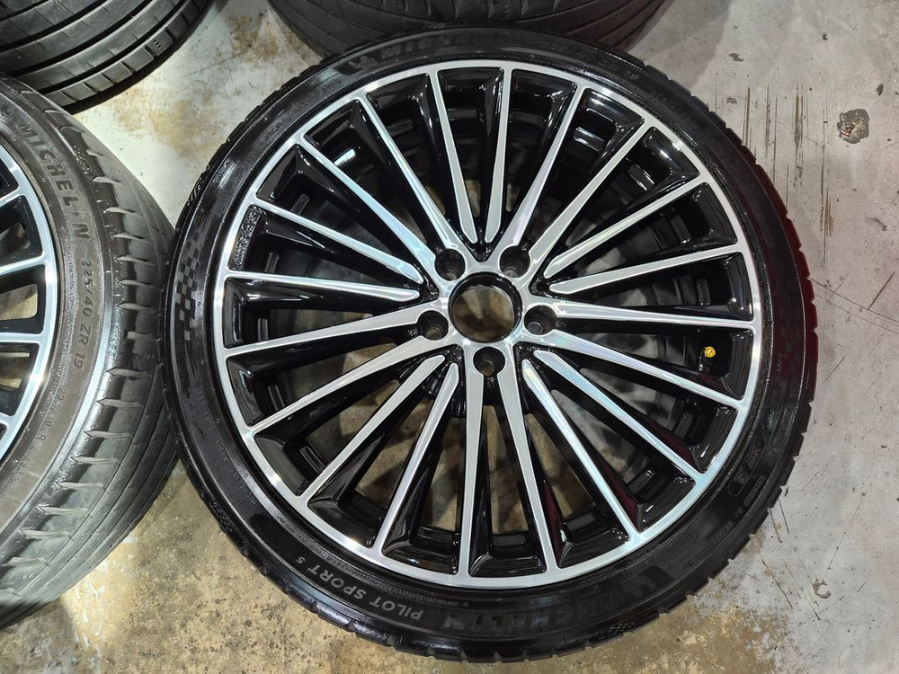 W206 벤츠C클래스 마차 19인치 순정 휠타이어 판매합니다 이미지