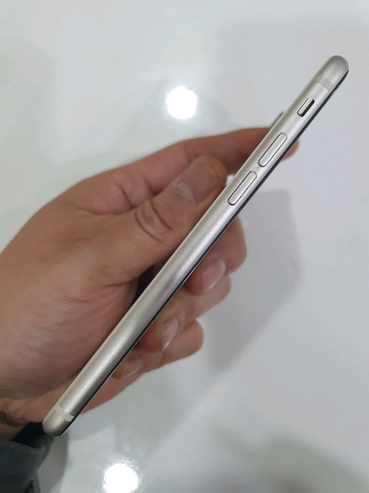 아이폰se3 64G 무잔상 상태굿 중고폰 이미지