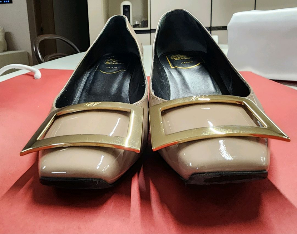로저비비에 트럼펫 펌프스 이미지