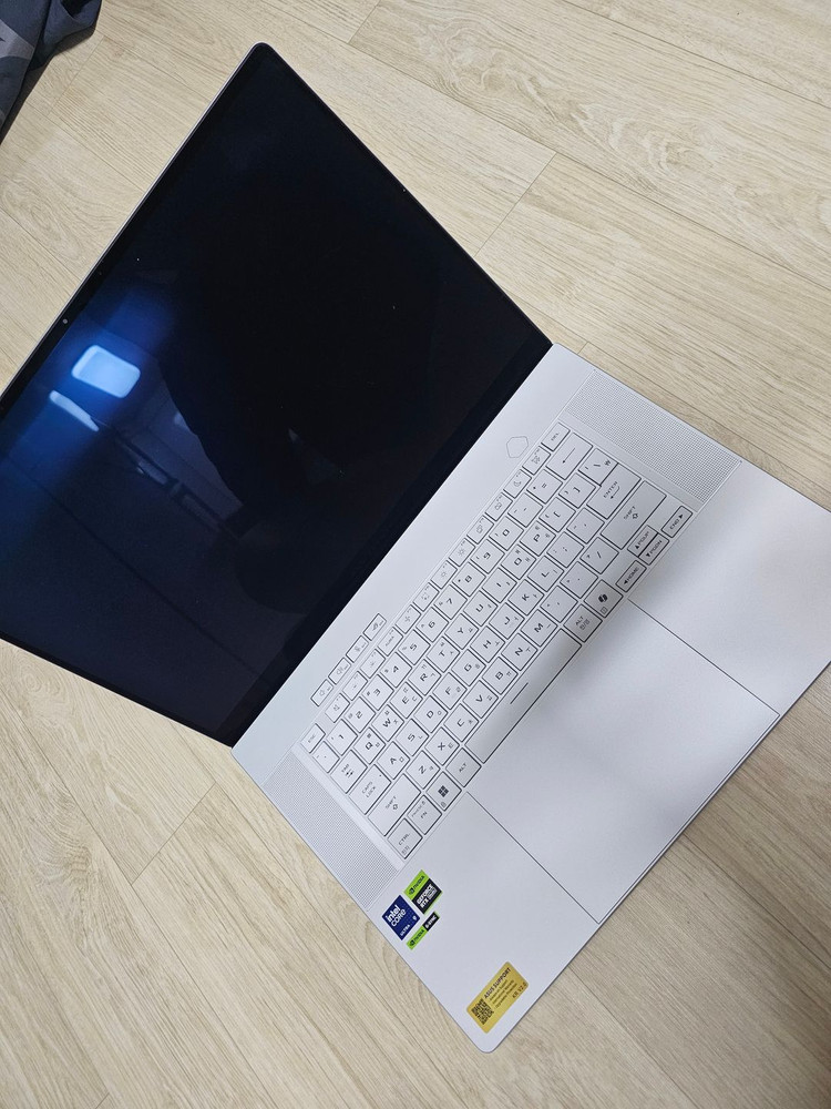 ASUS ROG 제피러스 g16 5070ti 이미지