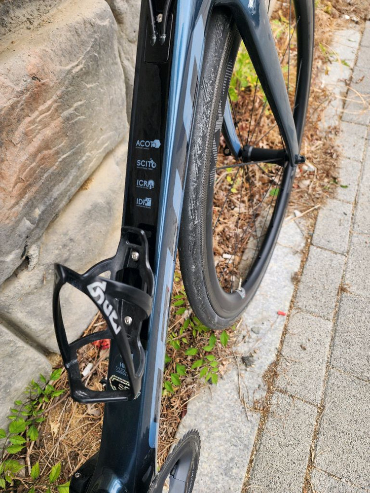 2020년식 첼로 엘리엇 s8 카본 로드자전거 판매합니다. 이미지