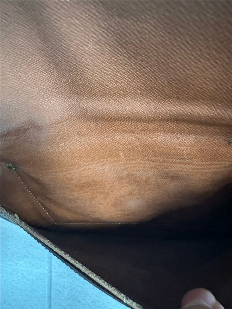 루이비통 모노그램 클러치백 이미지