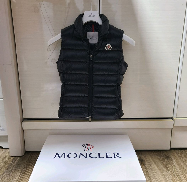(새상품급)몽클레어 chany 패딩조끼(마지막 가격)가니하프롱패딩명품갸니구찌루이비통프라다스톤아일랜드에르메스로로피아나 이미지