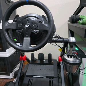 트러스트마스터 T300RS GT 에디션 레이싱 휠 풀세트 이미지
