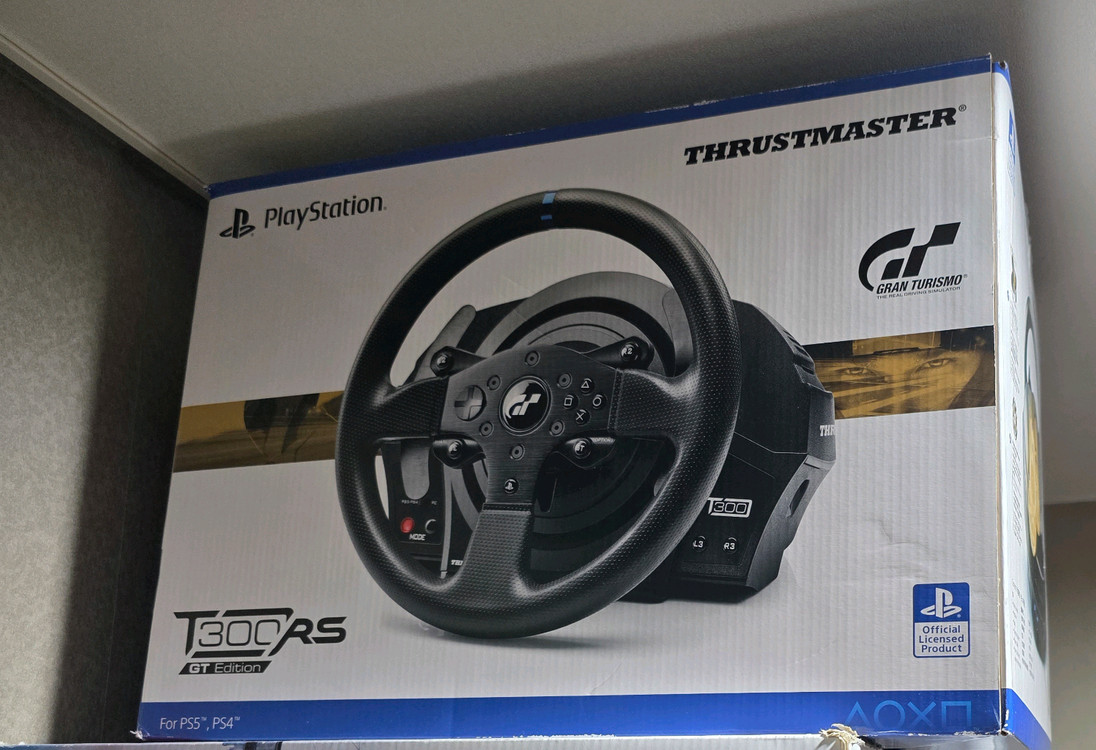 트러스트마스터 T300RS GT 에디션 레이싱 휠 풀세트 이미지