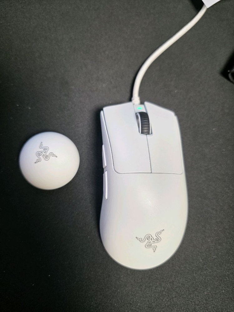 레이저 데스에더 V4 Pro 무선 게이밍 마우스 화이트 이미지