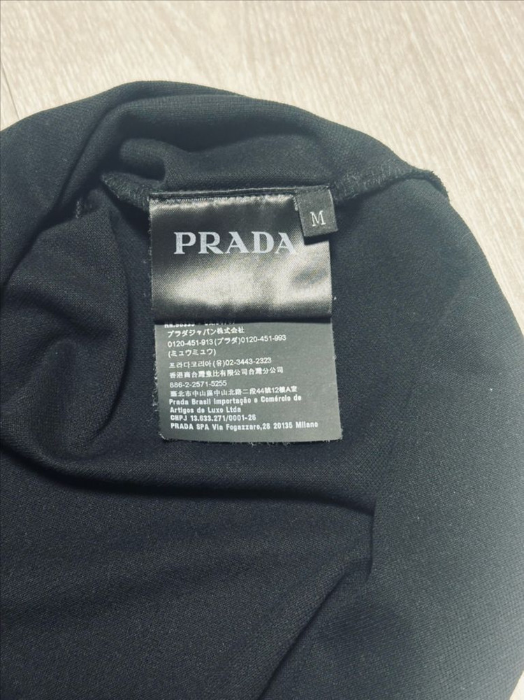프라다 남성 Piqu 폴로셔츠 블랙 색상 M 사이즈 이미지