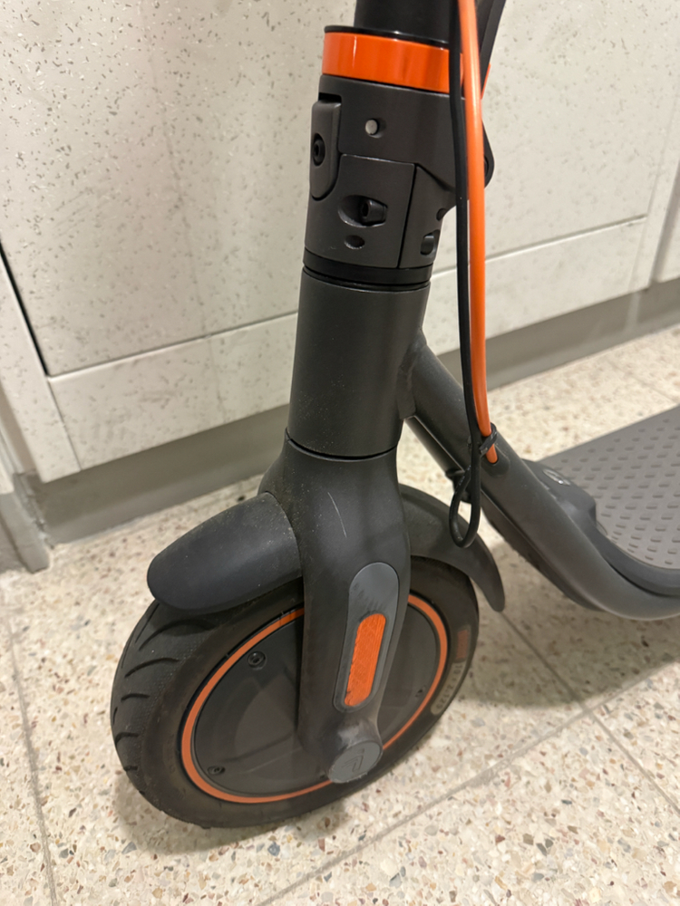 세그웨이 나인봇 F40 (자물쇠 포함) 100km미만 이미지