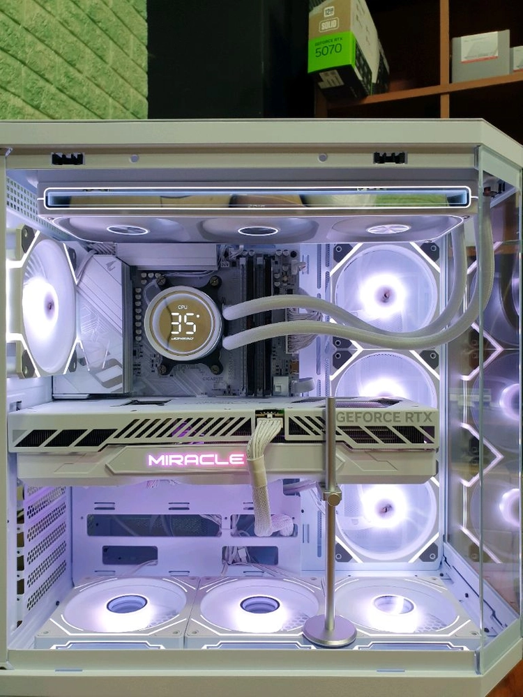미사용 ) 9800X3D & RTX5070TI 컴퓨터 PC 이미지