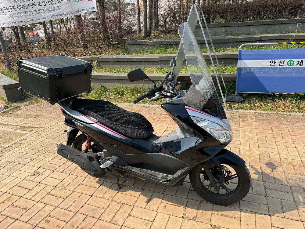 혼다 pcx125 18년 스페셜컬러 스마트키차량 팝니다 이미지