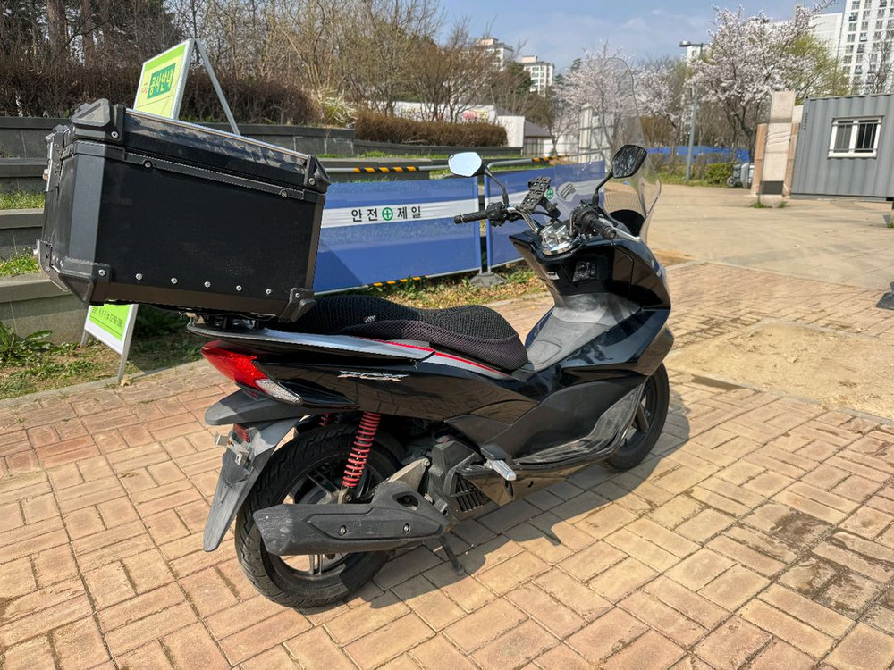 혼다 pcx125 18년 스페셜컬러 스마트키차량 팝니다 이미지