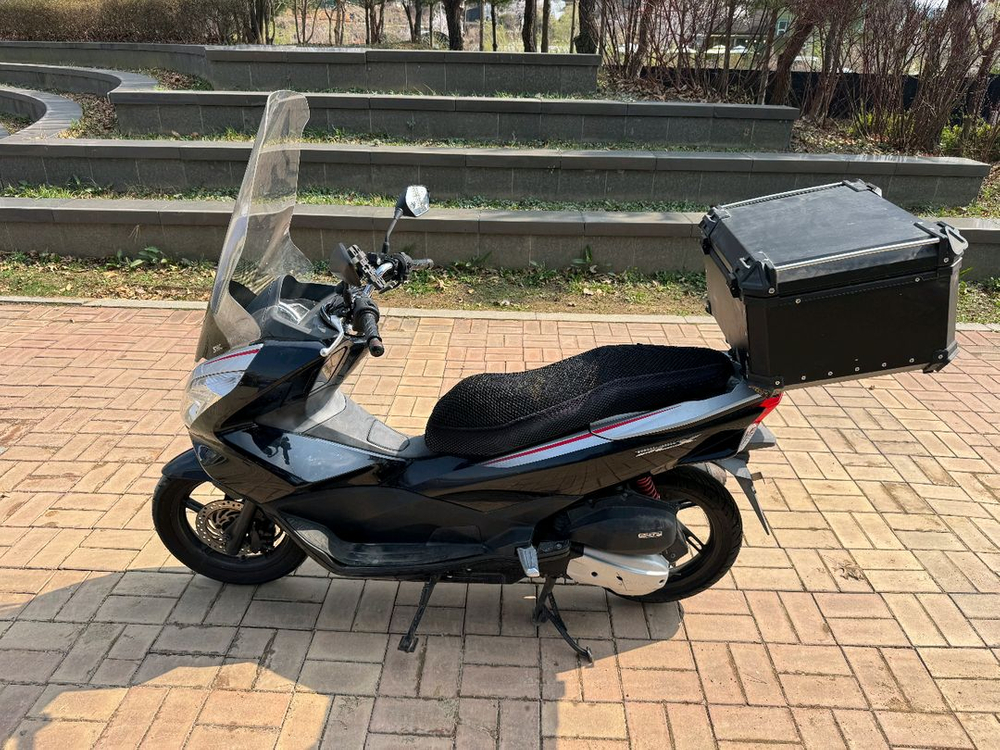 혼다 pcx125 18년 스페셜컬러 스마트키차량 팝니다 이미지