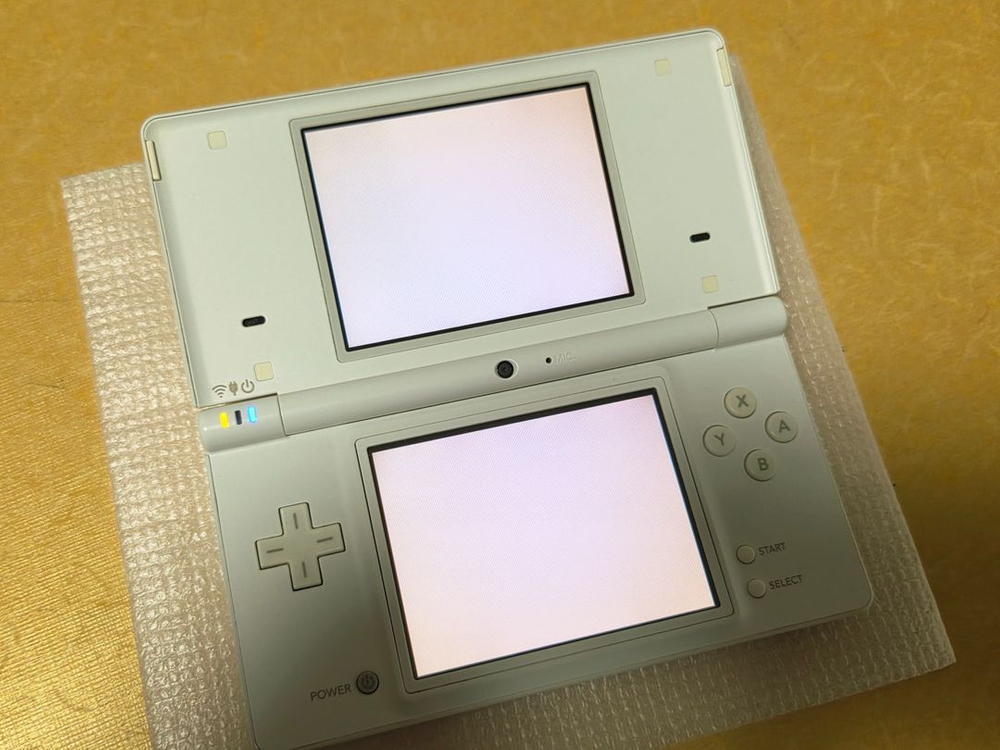 할인가능) 미품급 닌텐도 dsi 화이트 내구성갑 제품 dslite 게임보이x 레트로랜드 이미지