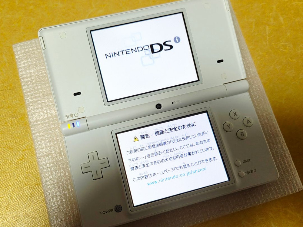 할인가능) 미사용급 닌텐도 dsi 화이트 튼튼한 내구성갑 제품 dslite 레트로랜드 이미지
