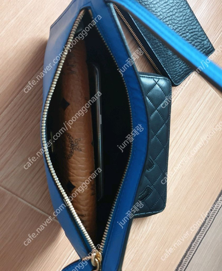 엠씨엠 가방 미니 클러치백 MCM 클러치백 파랑/민트/블랙 사피아노 mcm 파우치 미니백 가방 #거의새거# 이미지