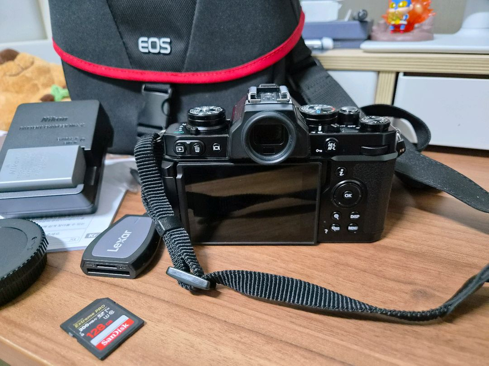 니콘 Zfc 블랙 28mm 2.8 Kit 판매합니다. 이미지