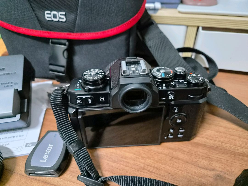니콘 Zfc 블랙 28mm 2.8 Kit 판매합니다. 이미지