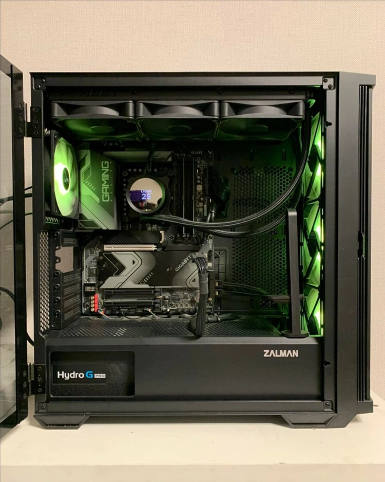 i9 13900k 게이밍 컴퓨터 반 본체 이미지