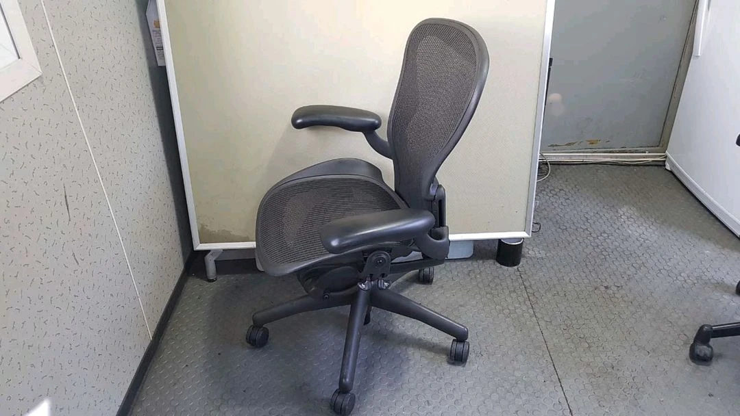 hermanmiller(허먼밀러) aeron(에어런)classic체어 이미지