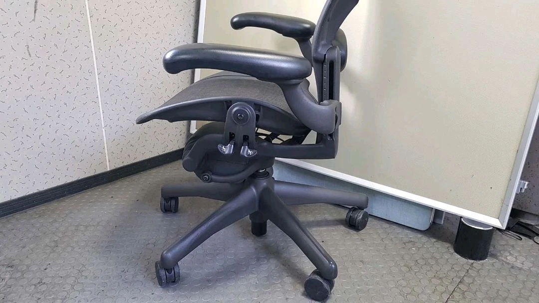 hermanmiller(허먼밀러) aeron(에어런)classic체어 이미지