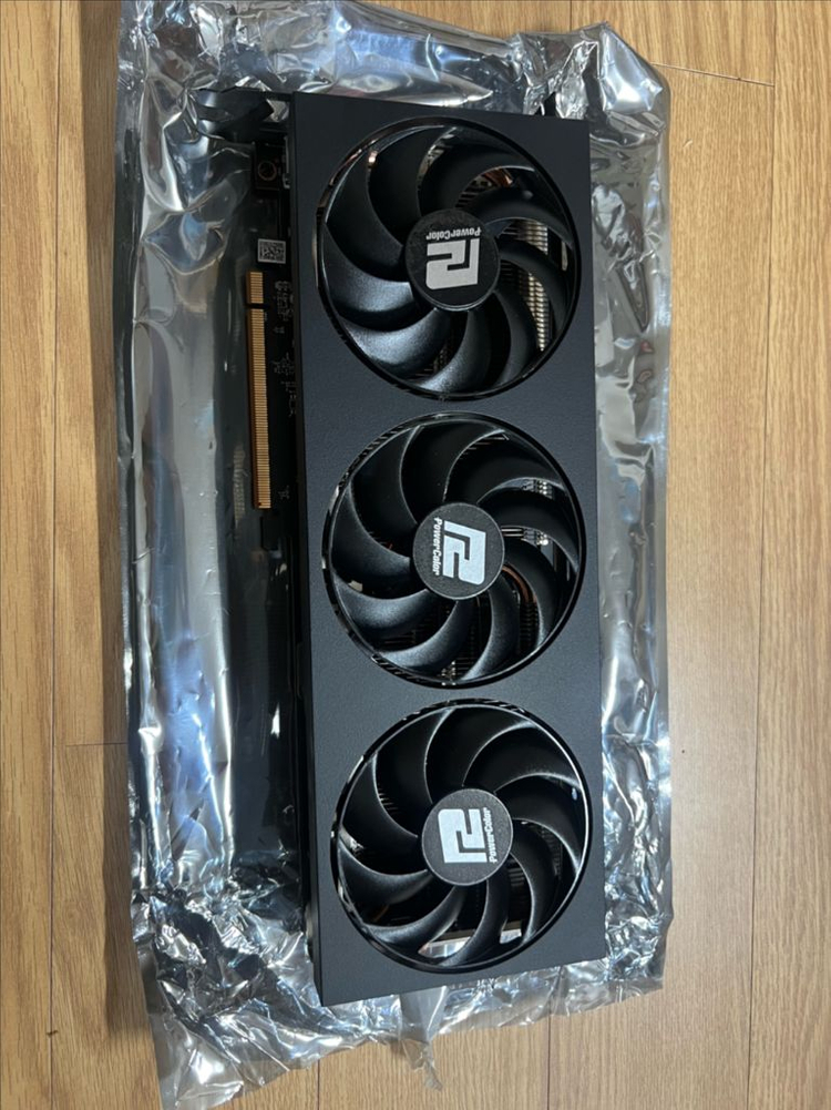 AMD 라데온 RX 7900 GRE 16GB 그래픽카드 이미지