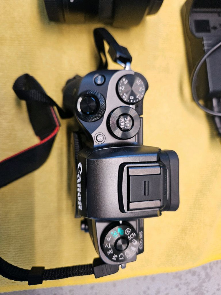 캐논 EOS M5 +18-55 렌즈 판매합니다. 이미지