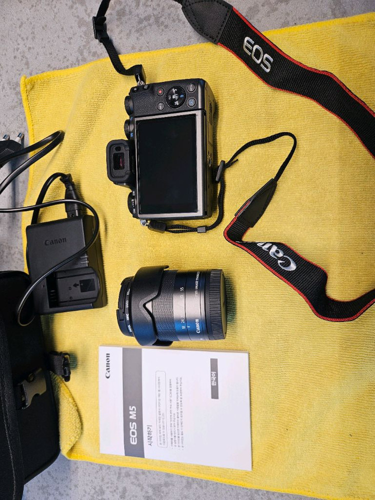 캐논 EOS M5 +18-55 렌즈 판매합니다. 이미지