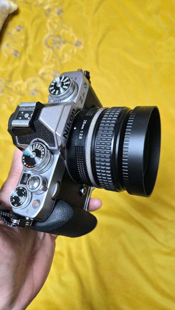 니콘 zfc 실버 28mm kit 이미지