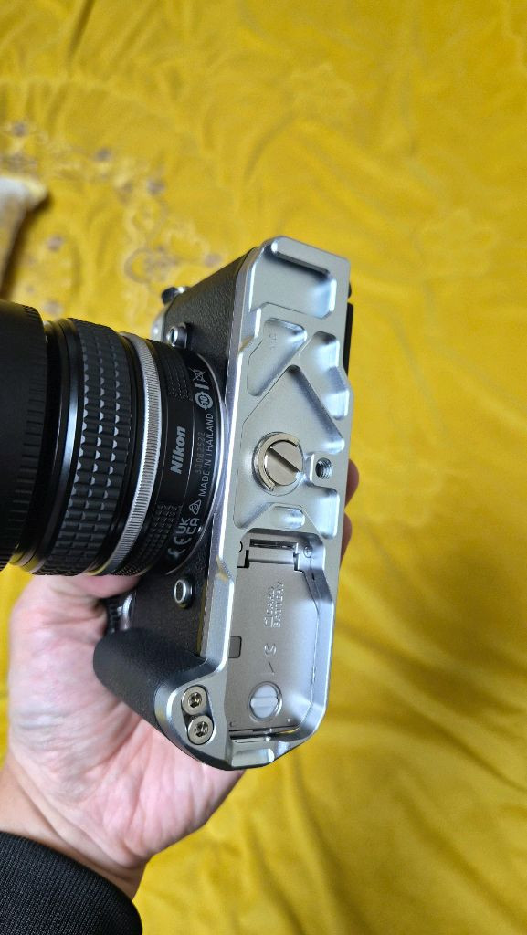 니콘 zfc 실버 28mm kit 이미지