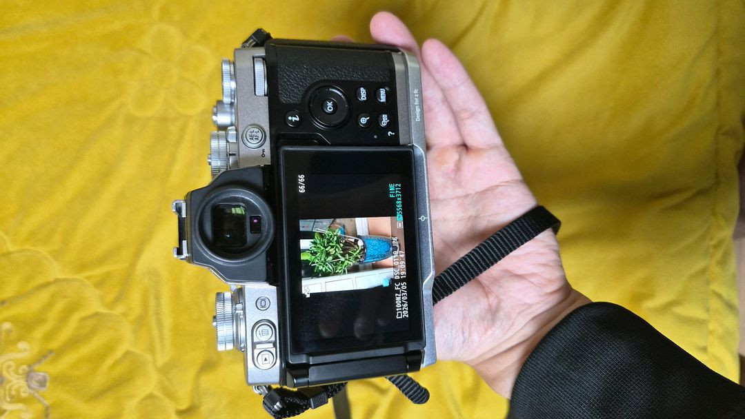 니콘 zfc 실버 28mm kit 이미지