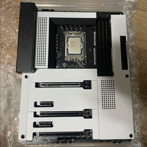 14700kf + nzxt z790 이미지