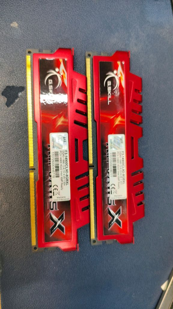 DDR3 8GB 메모리 2개. pc3-14900 이미지