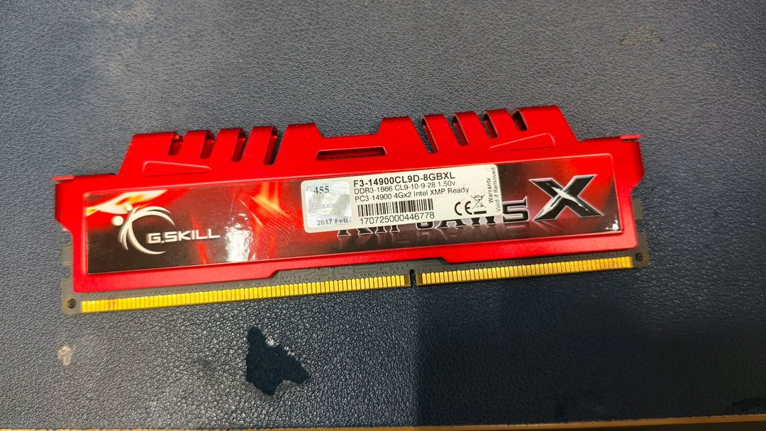 DDR3 8GB 메모리 2개. pc3-14900 이미지