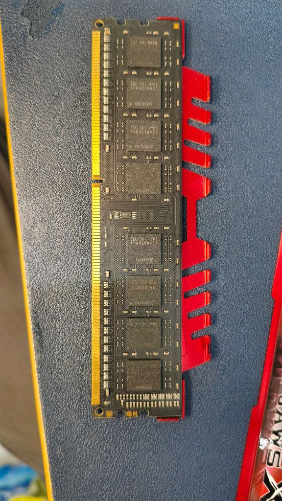 DDR3 8GB 메모리 2개. pc3-14900 이미지
