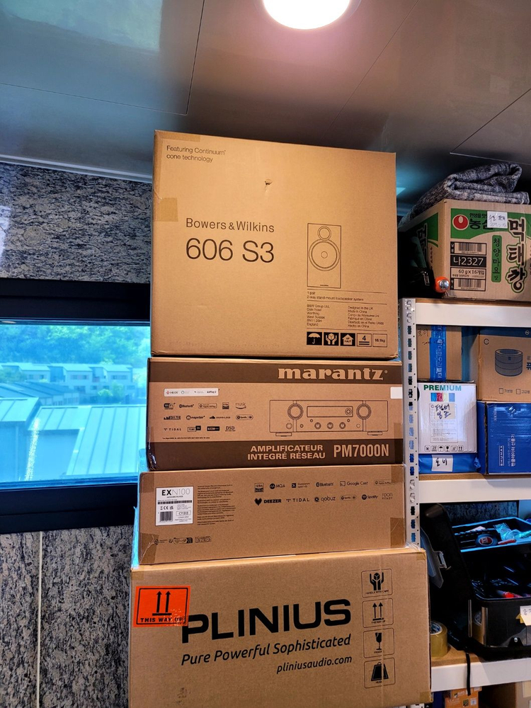 b&w 606 s3 white 이미지