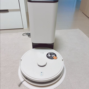 LG 로봇청소기 급처분 이미지