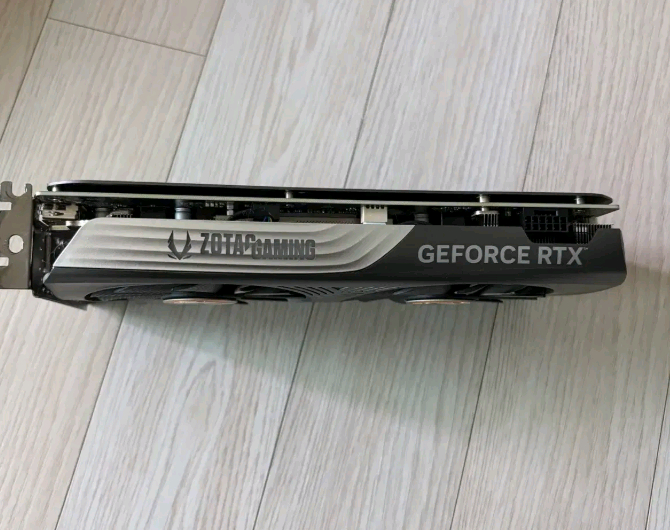 RTX 4070 SUPER 이미지